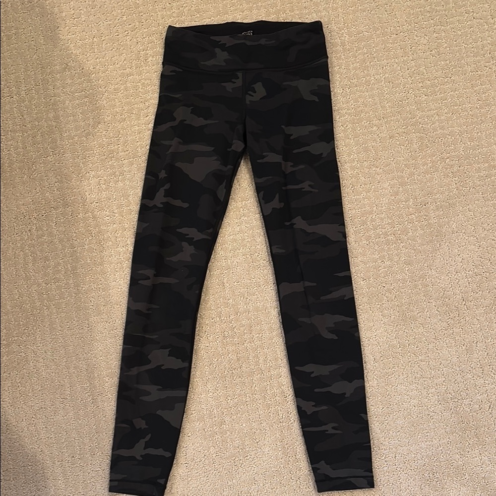 Kids Athleta Black Camo Leggings